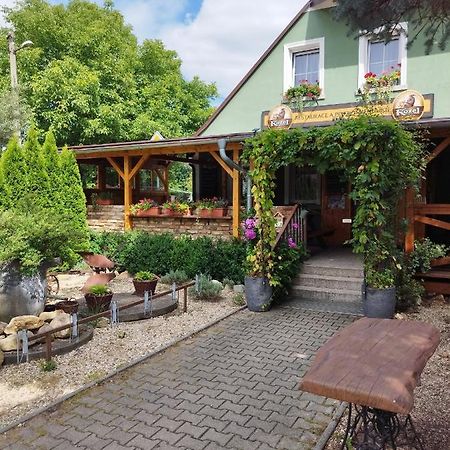 Restaurace A Penzion U Kuliku Raspenava Екстер'єр фото